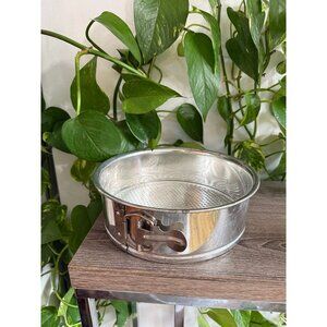 Kaiser Springform Baking Pan – Textured Base